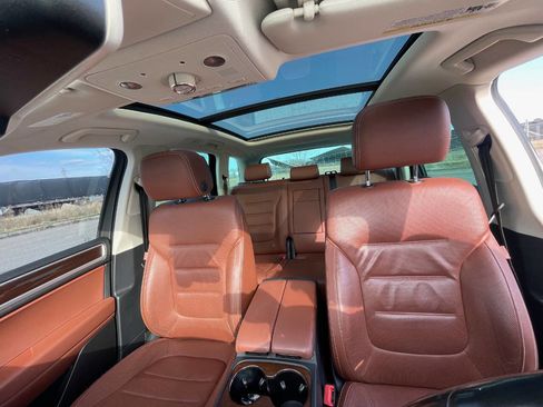 Used 2016 Volkswagen Touareg VR6 image 21