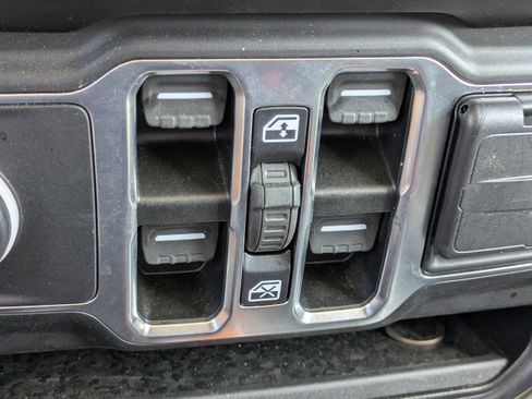 Used 2023 Jeep Wrangler Unlimited Sahara w/ Cold Weather Group AWD/4WD image 27