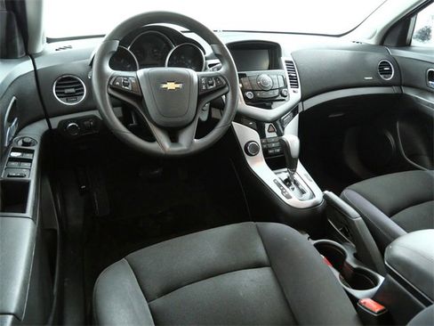 Used 2015 Chevrolet Cruze LT image 4