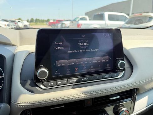 Used 2023 Nissan Rogue SV FWD image 24