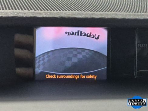 Used 2011 Toyota Sienna SE image 18