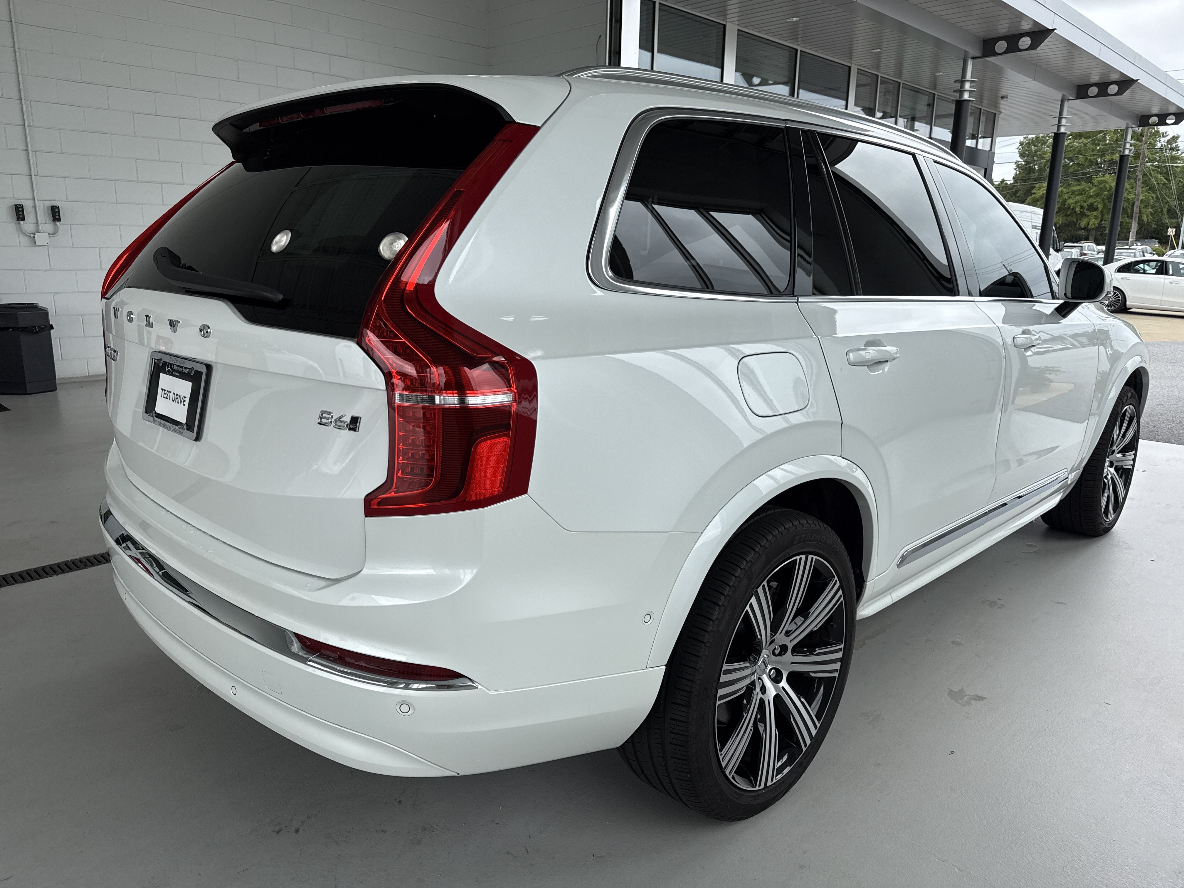 Used 2025 Volvo XC90 B6 Ultra w/ Protection Package AWD/4WD image 14