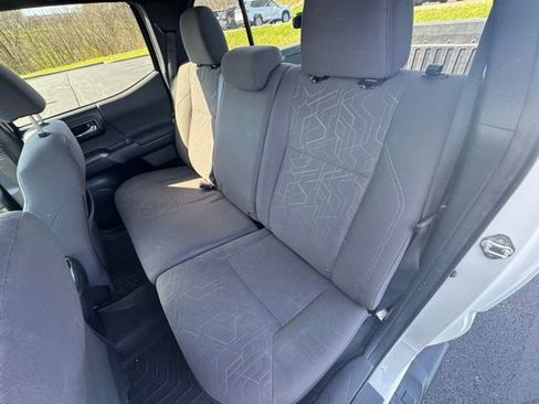 Used 2016 Toyota Tacoma TRD Sport w/ Premium & Technology Package image 12