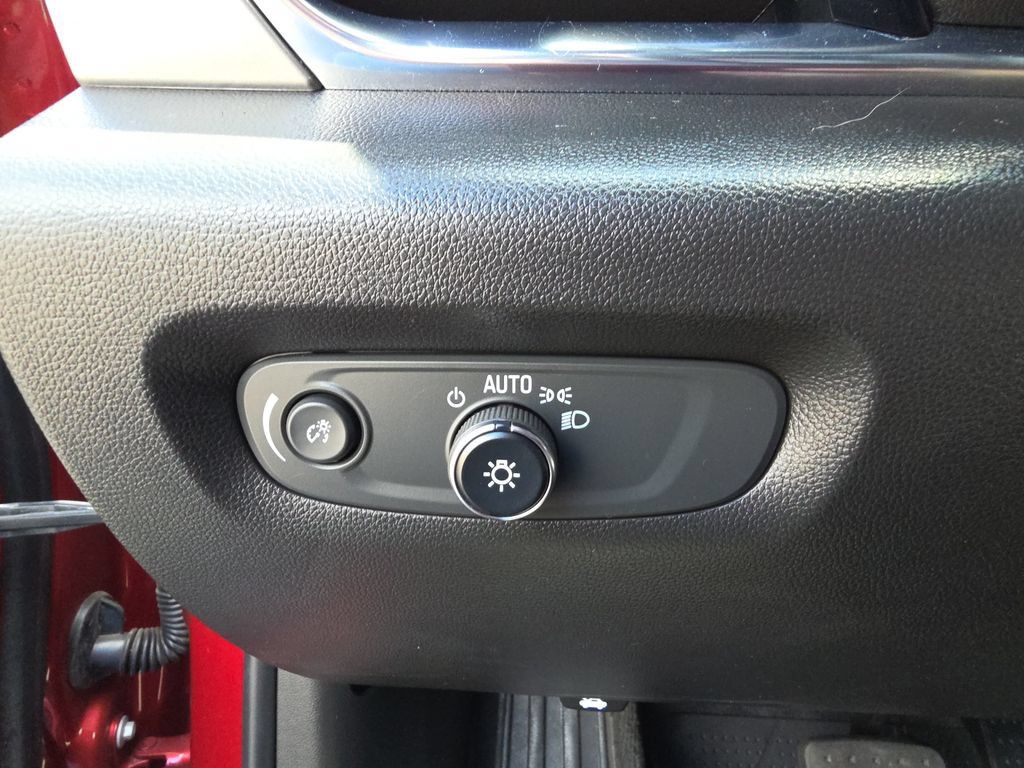 Used 2023 Chevrolet Traverse LT w/ LPO, Floor Liner Package AWD/4WD image 20