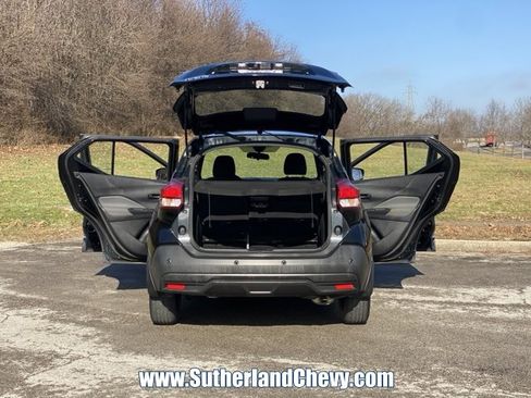 Used 2020 Nissan Kicks S image 32