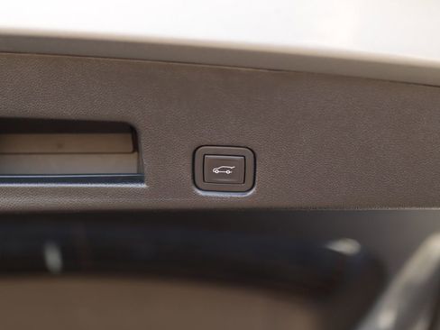 Used 2025 Buick Enclave Avenir w/ Super Cruise Package image 36