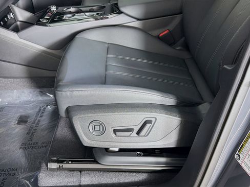Certified 2025 Audi Q6 e-tron Premium w/ Convenience Package AWD/4WD image 18