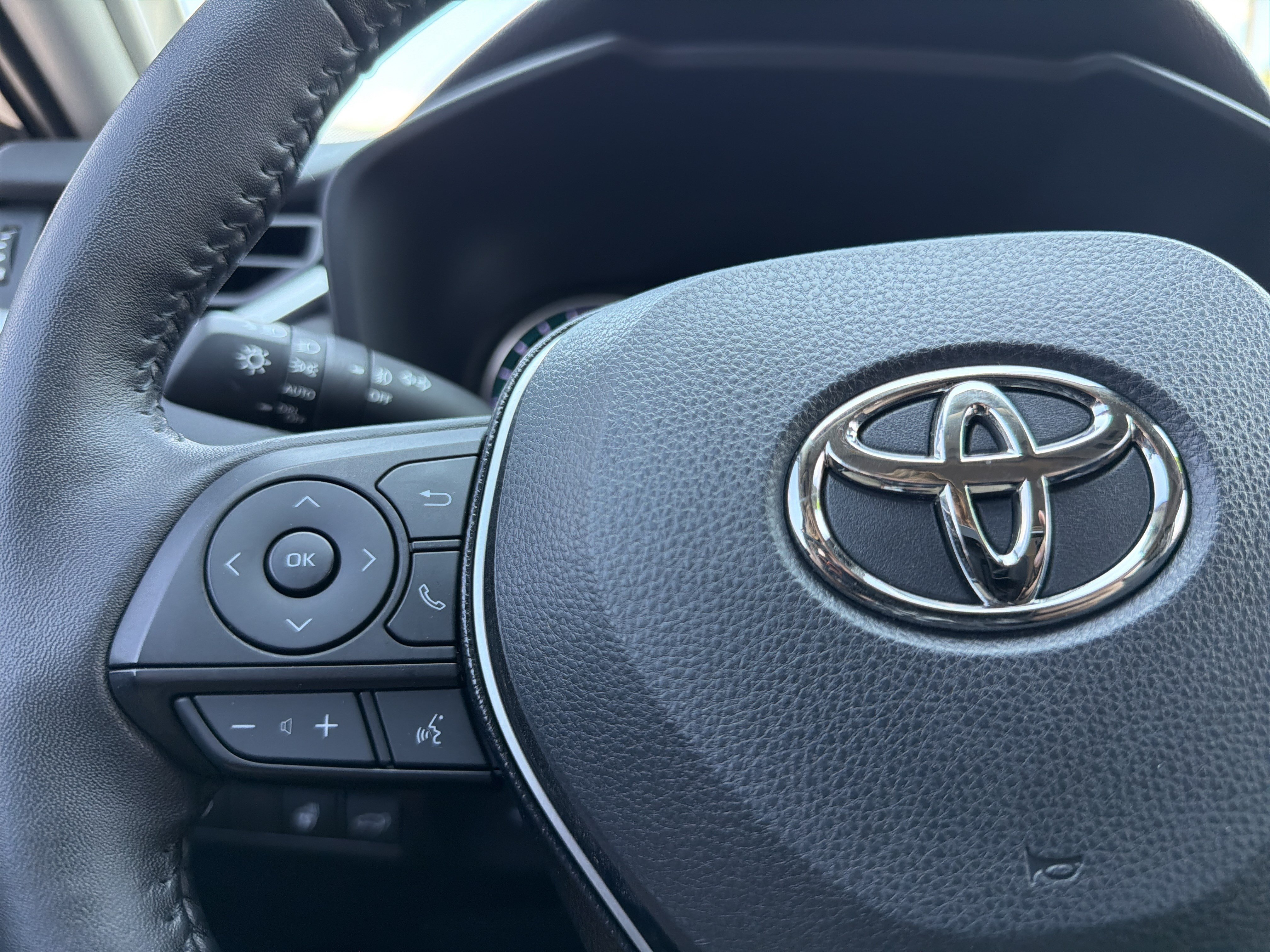 Used 2021 Toyota RAV4 XLE Premium AWD/4WD image 11