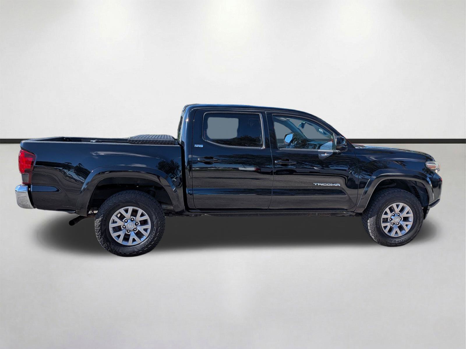 Used 2018 Toyota Tacoma SR5 RWD image 3