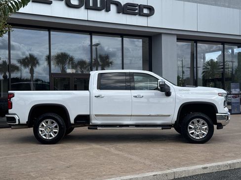 Used 2024 Chevrolet Silverado 2500 High Country w/ Technology Package AWD/4WD image 2