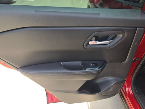 Certified 2025 Nissan Rogue SV FWD image 13