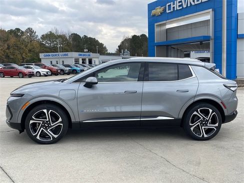 New 2026 Chevrolet Equinox EV LT image 2