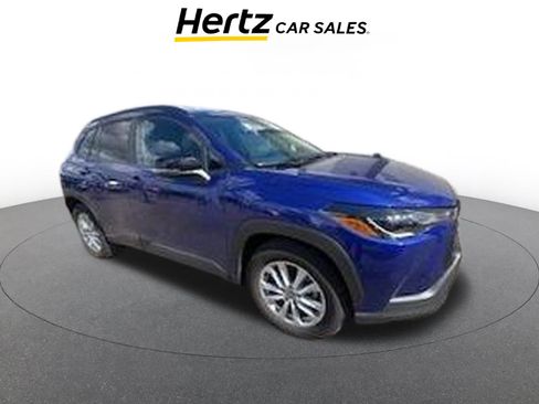 Used 2025 Toyota Corolla Cross LE image 1