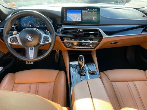 Used 2023 BMW M550i xDrive w/ Dynamic Handling Package AWD/4WD image 9
