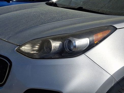 Used 2017 Kia Sportage LX image 5