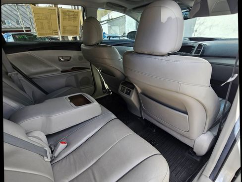 Used 2011 Toyota Venza w/ Premium Pkg #2 image 19