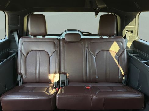 Used 2023 Ford Expedition Limited image 27