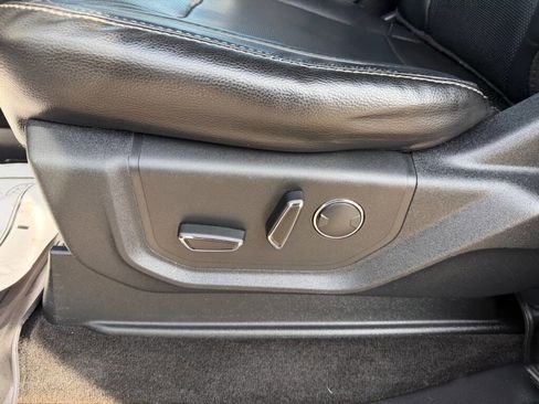 Used 2018 Ford F250 Lariat w/ Chrome Package image 15