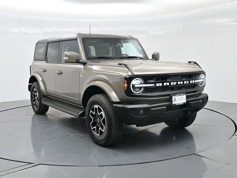 Used 2025 Ford Bronco Outer Banks image 4