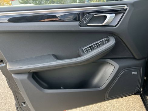 Used 2021 Porsche Macan image 12