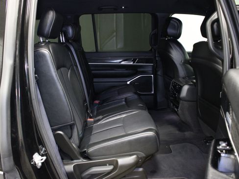 Used 2022 Jeep Wagoneer Series II AWD/4WD image 16