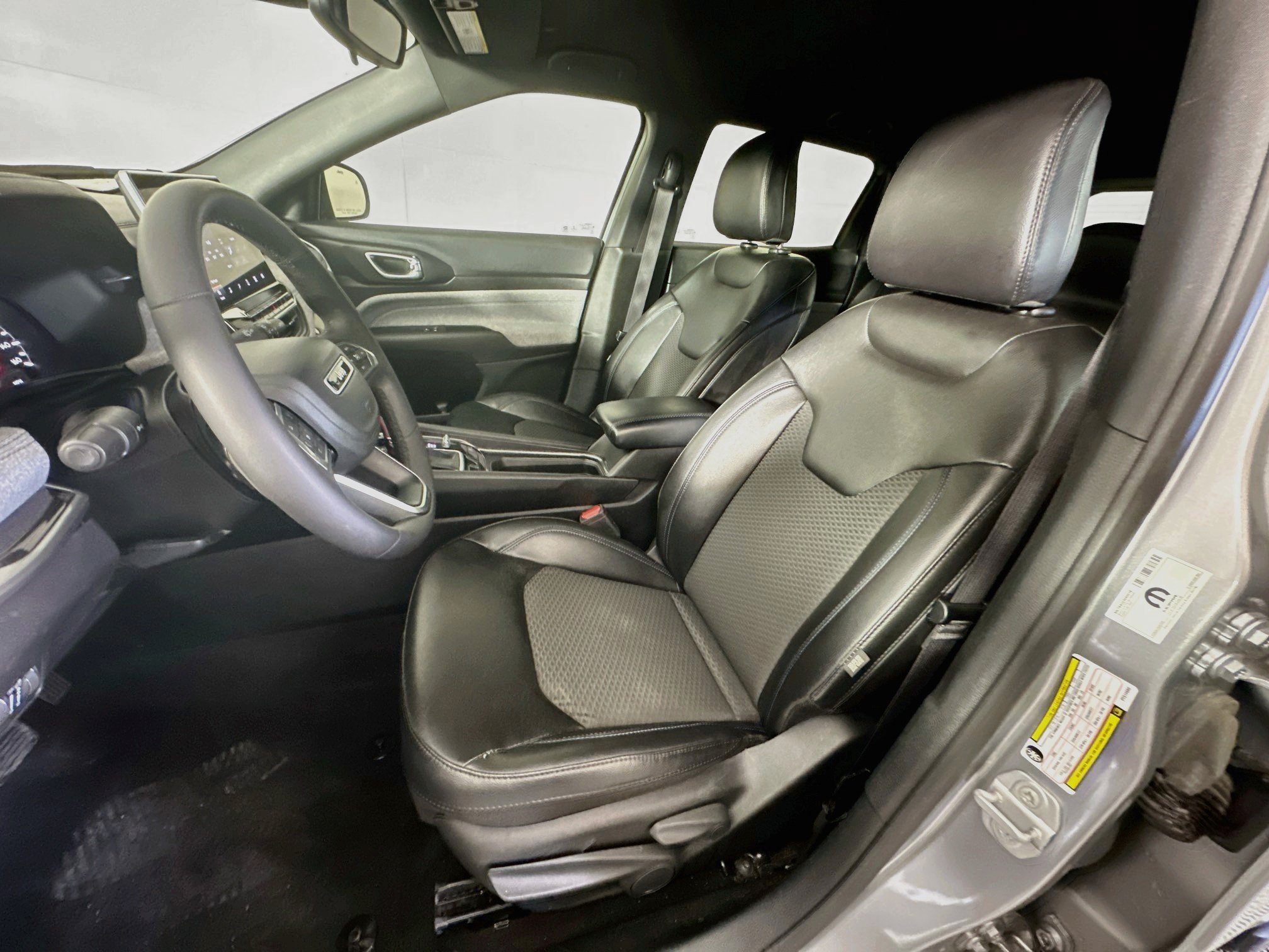 Used 2023 Jeep Compass Latitude AWD/4WD image 13