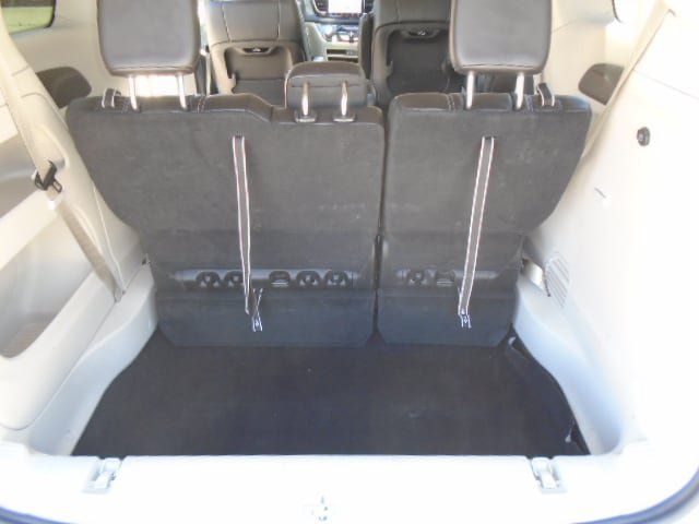 Used 2023 Chrysler Pacifica Touring-L FWD image 5