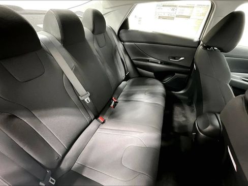 Used 2026 Hyundai Elantra SE FWD image 9