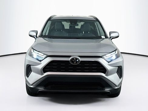 Used 2022 Toyota RAV4 XLE AWD/4WD image 2