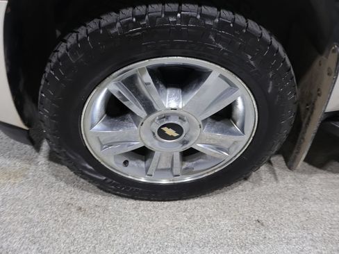 Used 2010 Chevrolet Avalanche LTZ AWD/4WD image 10