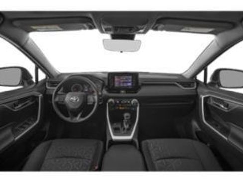 Used 2022 Toyota RAV4 XLE w/ Convenience Package FWD image 3