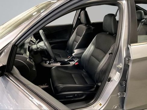 Used 2017 Honda Accord Sport image 25