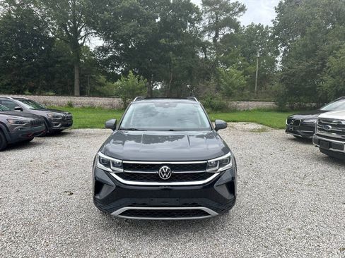 Used 2022 Volkswagen Taos SEL FWD image 2