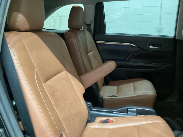 Used 2018 Toyota Highlander Limited Platinum AWD/4WD image 17