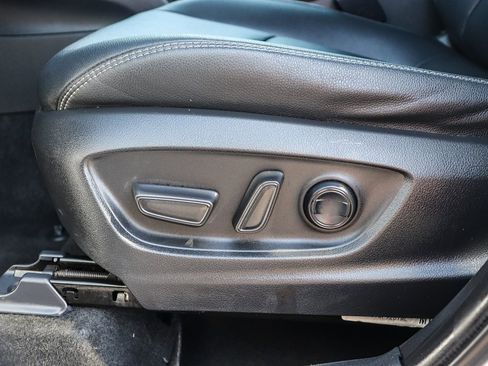 Used 2023 Toyota Corolla Cross XLE FWD image 27