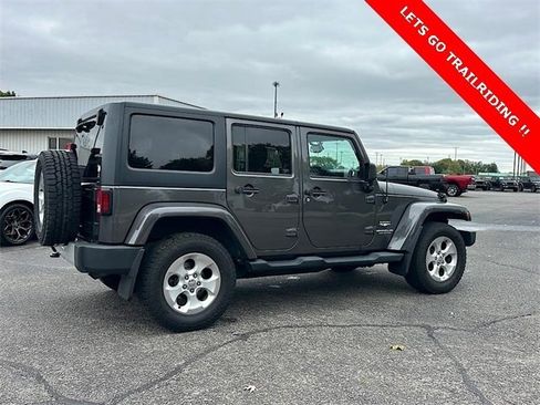 Used 2014 Jeep Wrangler Unlimited Sahara image 9