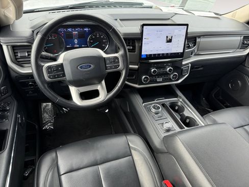 Used 2024 Ford Expedition XLT image 15