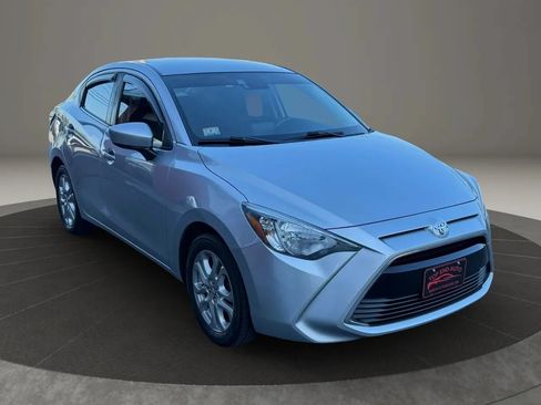 Used 2017 Toyota Yaris iA FWD image 3