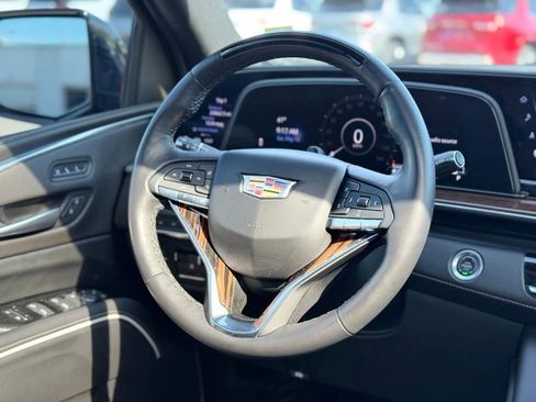 Used 2024 Cadillac Escalade Premium Luxury AWD/4WD image 14