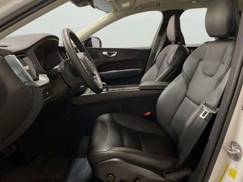Used 2025 Volvo XC60 B5 Core image 17
