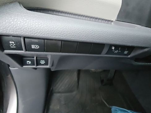 Used 2021 Toyota Sienna XLE image 23