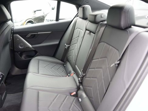 Used 2025 BMW i5 eDrive40i w/ M Sport Package image 11