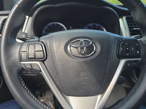 Used 2018 Toyota Highlander XLE AWD/4WD image 37