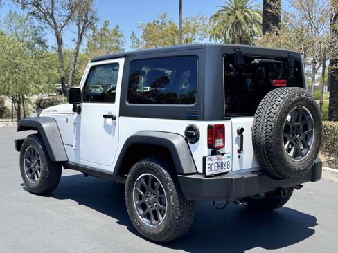 Used 2018 Jeep Wrangler Rubicon w/ Power Convenience Group AWD/4WD image 3