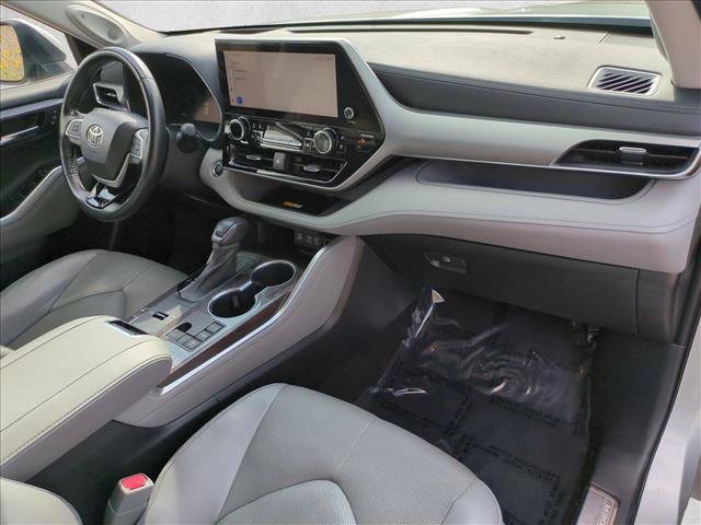 Used 2023 Toyota Highlander Platinum FWD image 22