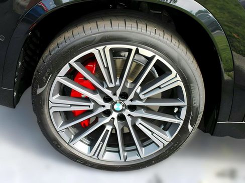 Used 2025 BMW X1 xDrive28i w/ Technology Package image 12