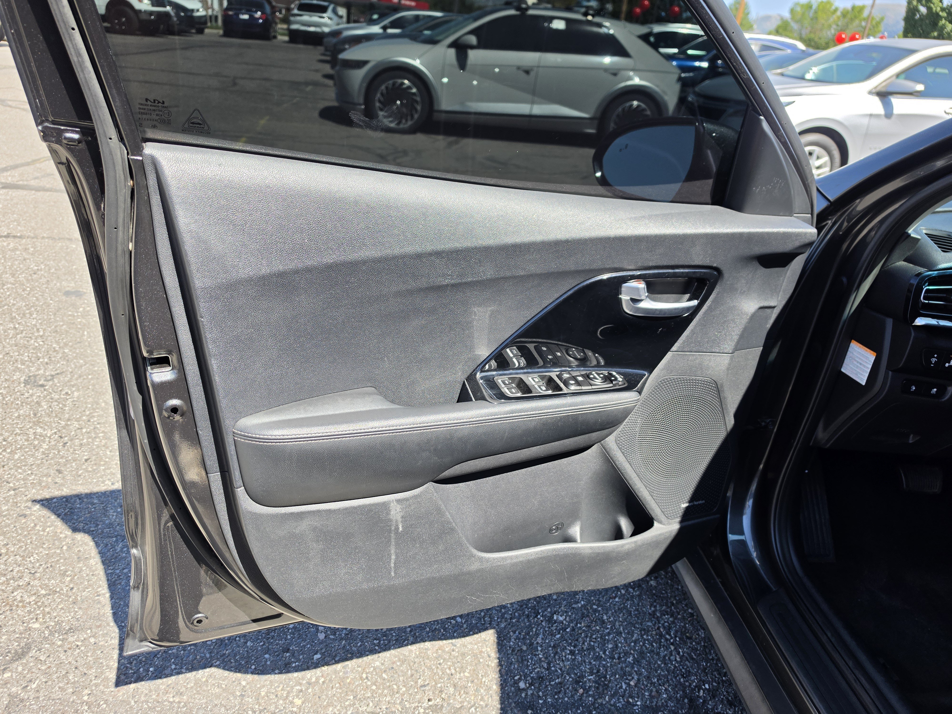 Used 2022 Kia Niro EX FWD image 12