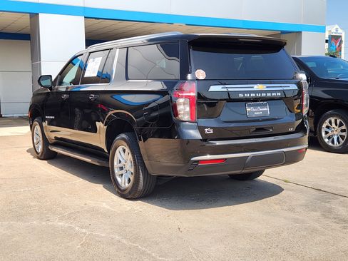 Used 2024 Chevrolet Suburban LT AWD/4WD image 8