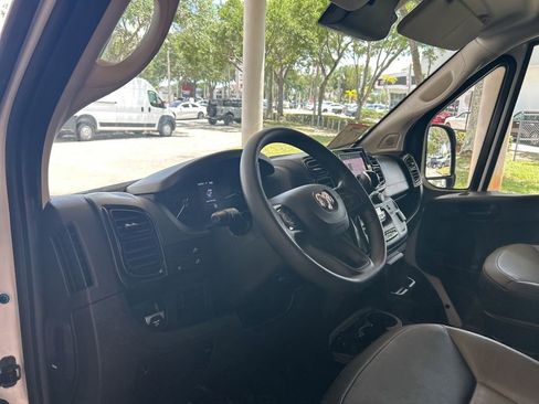 Used 2025 RAM ProMaster 2500 w/ Convenience Group FWD image 6