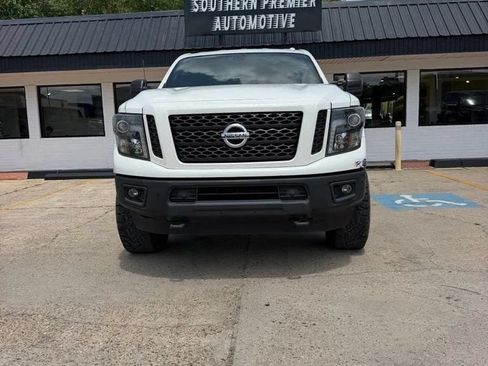Used 2018 Nissan Titan SV w/ SV Convenience Package AWD/4WD image 2